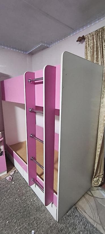 Двухъярусная детская кровать, Б/у, ЛДСП, цвет - Розовый