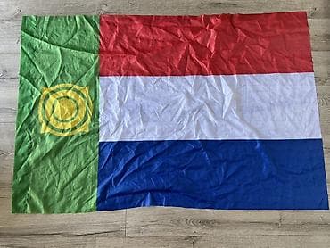 plaud note: Флаг Алтая и Хакасии Цену говорите вы На флаге Алтая есть 2 маленькие — 5