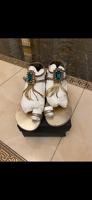 шлепки черные: Туфли, 38.5, Dolce & Gabbana, Б/у, цвет - Золотой, Самовывоз — 1