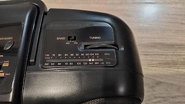 магнитола для авто: 2 аппарата фирма SANYO MCD - Z51, бумбокс полностью рабочий, нужна — 6