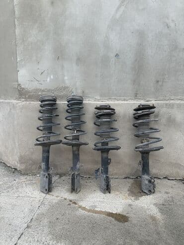 амортизатор на ист: Комплект амортизаторов Toyota Б/у, Оригинал, Япония — 3