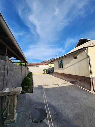 4 bedroom: Продаётся уютный дом в районе Арча-Бешик! 📍 Район: Арча-Бешик 📐 Общая — 2
