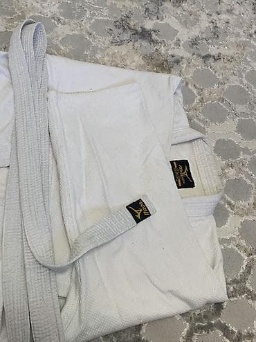 Жеке буюмдар: Эркектердин спорттук костюму, S, Mizuno, Колдонулган, түсү - Ак, Акылуу жеткирүү, Өзү алып кетүү — 1