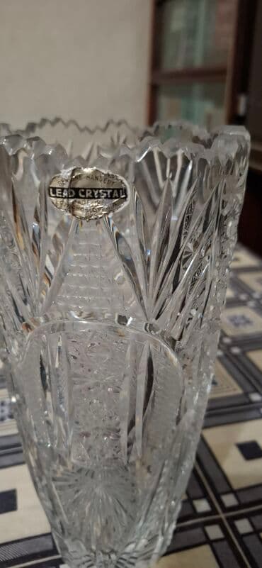 Хрустальная ваза из свинцового хрусталя (наклейка “Lead Crystal”