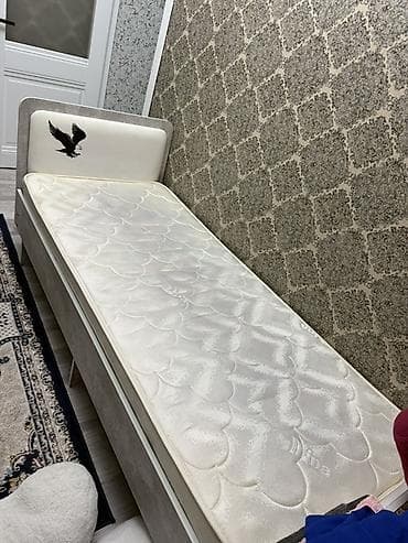 Бир кишилик керебеттер: Бир кишилик керебет, Колдонулган, Матрасы бар, узуну - 195 см — 1