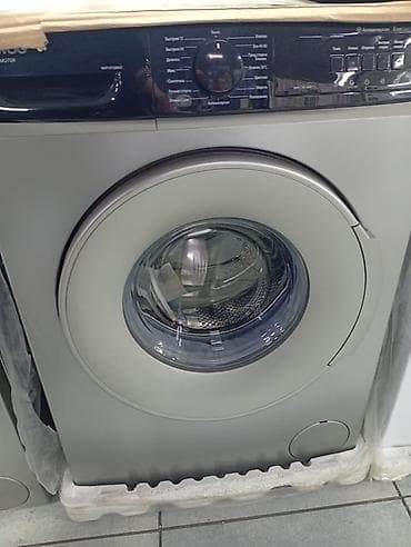 Стиральная машина с фронтальной загрузкой, серебристый корпус