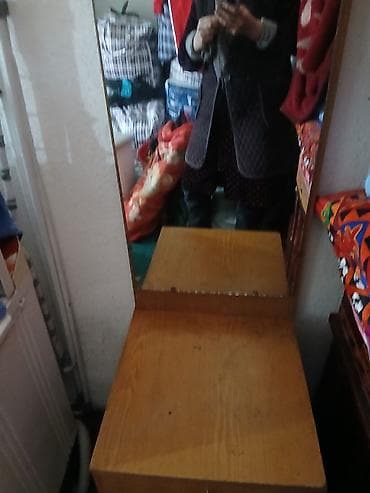 столик и зеркало: Туалетный столик, С зеркалом, Дерево — 1