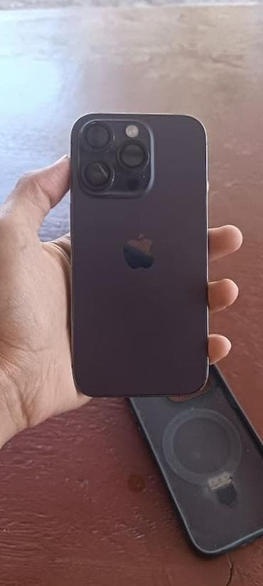 Техника и электроника: IPhone 14 Pro, Б/у, 256 ГБ, Deep Purple, Чехол, 100 % — 2