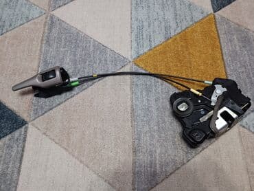 домкрат для машины: Замок двери Toyota 2009 г., Б/у, Оригинал, Япония — 1