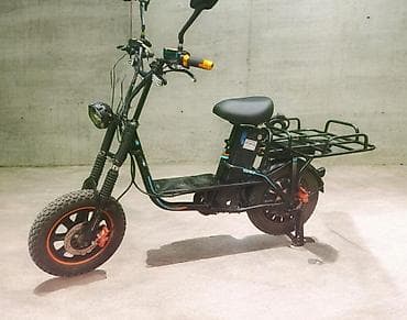 Электроскутер/электромопед с грузовой платформой Описание: - Прочный