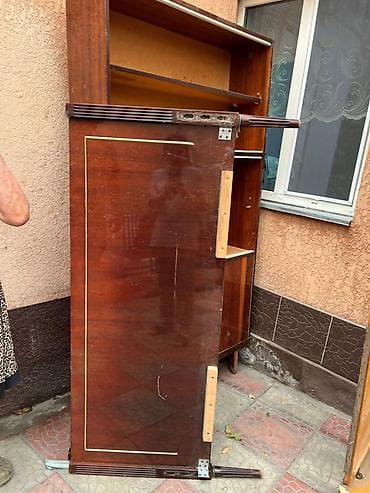 Мебель: Продается набор предметов для дома: 1) Двухстворчатый деревянный шкаф — 1