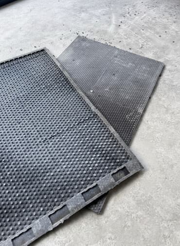 шкафчики для ванной: Резина толщина 2.5 см длина 190 см, ширина 120 см. См фото. На фото — 2