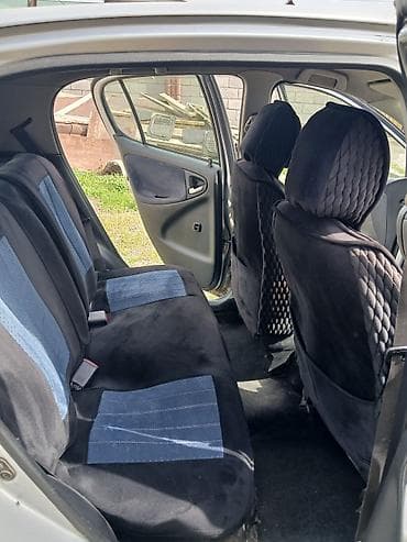 нумерация: Toyota Vitz: 2004 г., 1.3 л, Автомат, Бензин, Хэтчбэк — 5