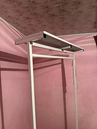 вешалки напольная: Напольная мобильная вешалка-стойка для одежды - Прочная металлическая — 1