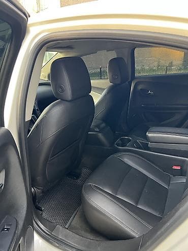 обмен дома: Chevrolet Volt: 2013 г., 1.4 л, Вариатор, Электромобиль, Хэтчбэк — 8