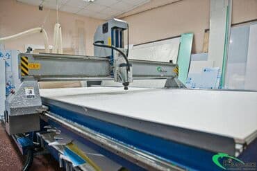 фрезир: Требуется фрезеровщик - в вечернюю смену . Цех по производству вывесок — 1