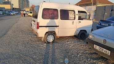 автомобиль мини: Компактный микроавтобус белого цвета с высоким кузовом и сдвижной — 2