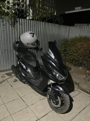 Силовые трансформаторы: Скутер/максискутер черного цвета. Особенности и комплектация: - — 1