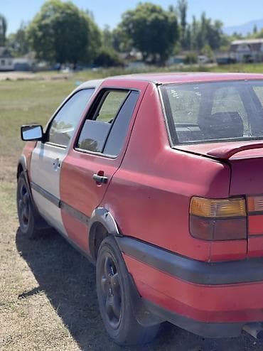 Volkswagen Vento: 1992 г., 1.8 л, Механика, Бензин, Седан — 7