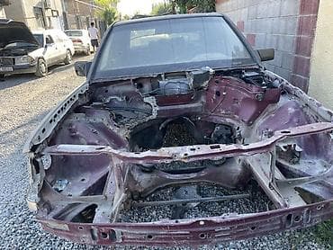Кузов седан Mercedes-Benz (надпись «230» на крышке багажника) — 5
