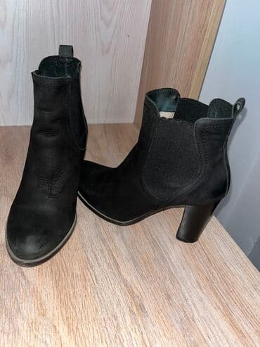 Осенний ботильон. Материал нубук. Высота каблука 5-6 см. По бокам