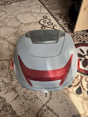 Мотозапчасти и аксессуары: Мотокофр/багажный кейс для скутера или мотоцикла - Жёсткий кофр с — 1