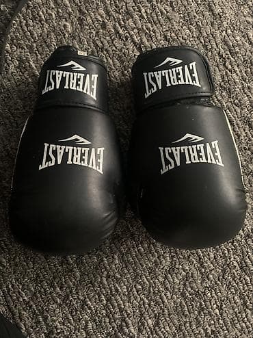 Боксерские перчатки Everlast, черные (10-OZ) - Классическая форма и