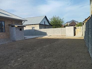 дом с: Продаётся жилой дом с ограждённым двором. Характеристики: - — 9