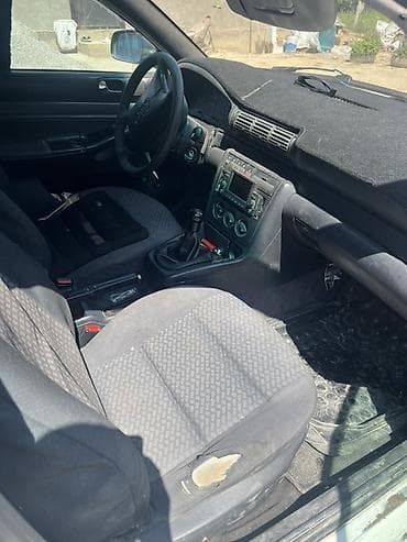 Audi A4: 1995 г., 1.8 л, Механика, Бензин, Седан — 4