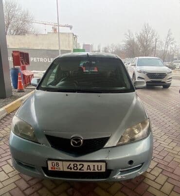 мазда демио передний бампер: Хэтчбек Mazda 2 в светлом оттенке с заметными черными наклейками в — 1
