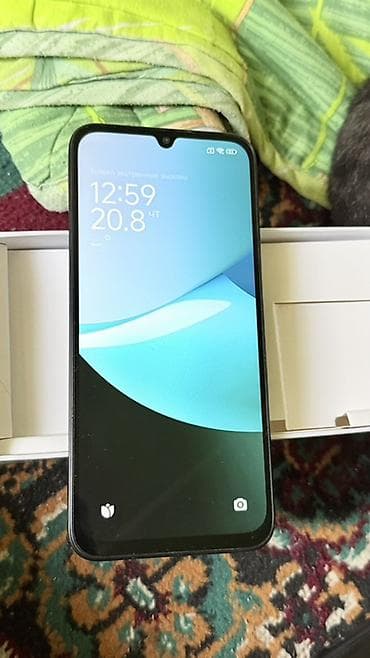 samsung a72: Смартфон с большим экраном и тройной основной камерой. Особенности: - — 2