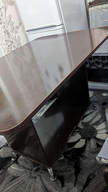 стол садовый: Продается кухонный уголок с 2 табуретками. В хорошем состоянии — 6