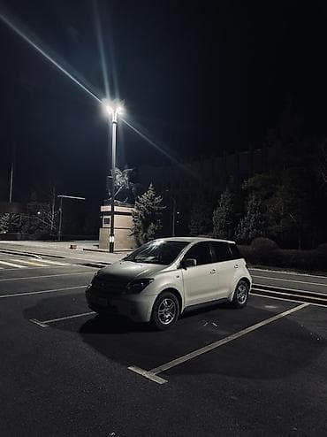 салон на авто: Toyota Ist: 2005 г., 1.3 л — 2