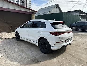 BYD E2: 2022 г.