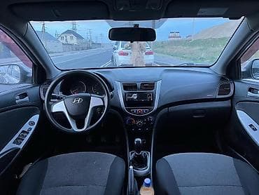 e class: Hyundai Solaris: 2011 г., 1.4 л, Ручные, Бензин, Седан — 4