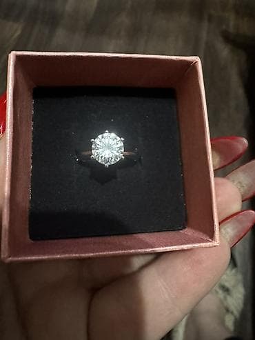 бижутерия бабочка: Кольцо с крупным круглым камнем мусаанит( искусственный бриллиант) - — 3