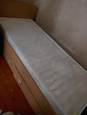 Эмерек: В связи с ремонтом продается Односпальная кровать с матрасом и — 2