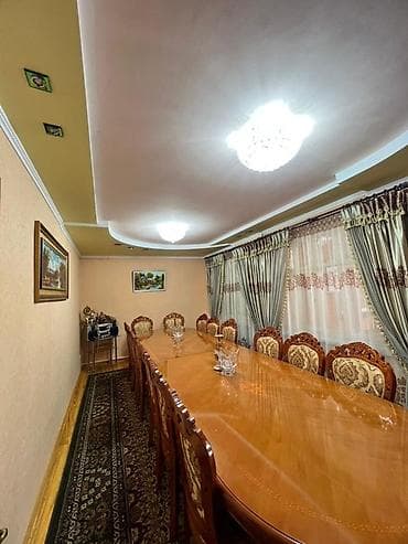 Үйлөр: Продаётся просторный частный дом с благоустроенным двором. - — 1
