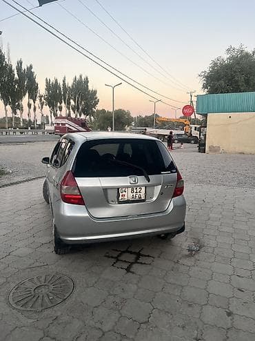 Honda Fit: 2003 г., 1.3 л, Автомат, Бензин, Хэтчбэк — 4