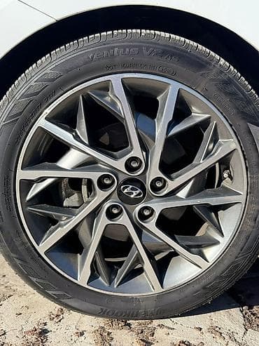 v2: Hyundai Elantra: 2019 г., Седан — 4