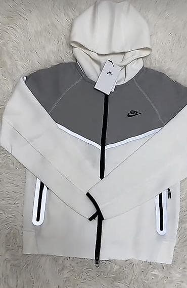 Продаю флисовую кофту от Nike. Состояние: абсолютно новая, надевалась