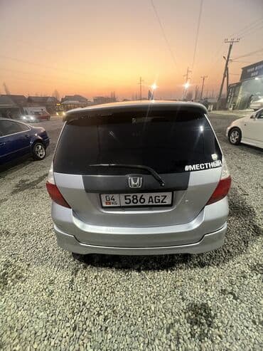 капот на аккорд: Honda Fit: 2003 г., 1.3 л, Вариатор, Бензиновая — 5