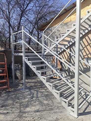 модульные лестницы в бишкеке: Металлический каркас для лестницы, предназначенный для установки — 4
