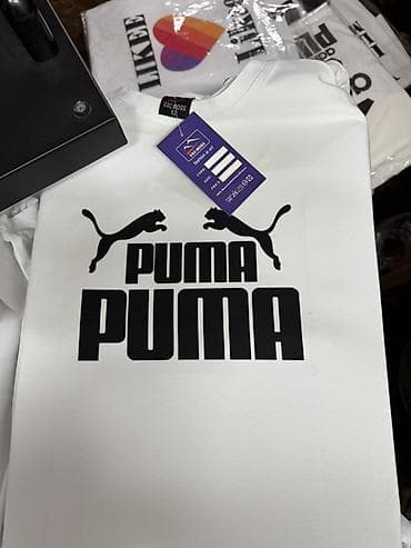 Белая футболка с контрастным черным принтом PUMA спереди (двойное