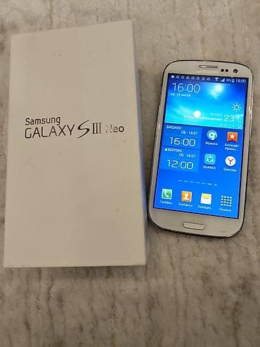 Samsung Galaxy S III Neo (GT-I9301I), белый цвет. Комплектация: - — 2