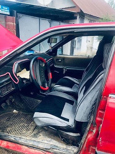 Audi 100: 1985 г., Кол менен иштөөчү, Седан — 1