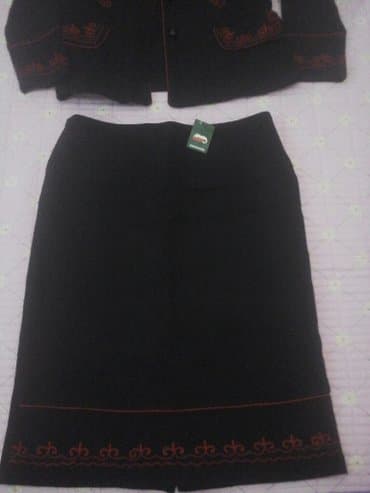 Костюмы: Продаётся: Женск. трикотажн. материал (плотный) костюм и юбка — 2