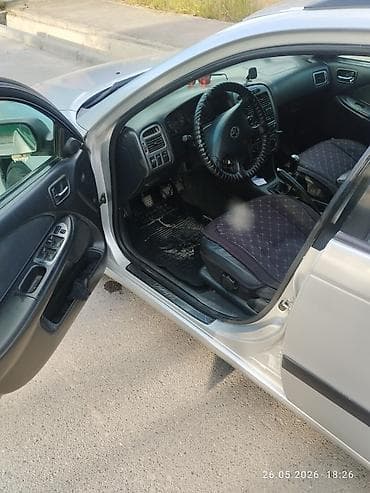 авто машиналар: Toyota Avensis: 2002 г., 2 л, Кол менен иштөөчү, Дизель, Универсал — 10