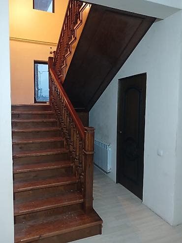 кухонный уголок на заказ: Деревянная лестница Для дома, Бесплатный замер, Форма лестницы: Много-маршевая, Стиль: Классический — 7