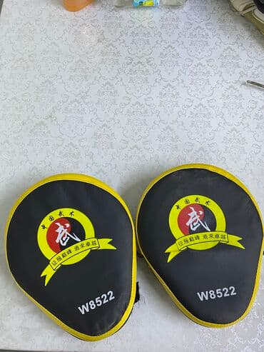 Музыкальные инструменты: Лапы для бокса состояние хорошая 
Стояла дома особо не пользовался — 1